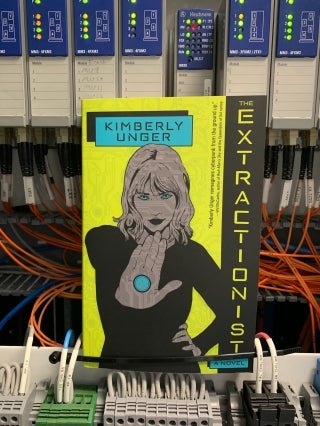 THE EXTRACTIONIST by Kimberly Unger