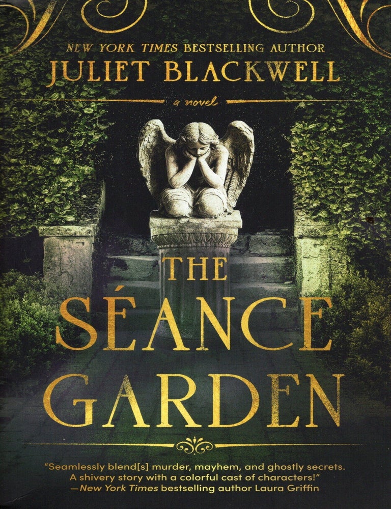 Item #76787 The S&eacute;ance Garden. Juliet Blackwell.